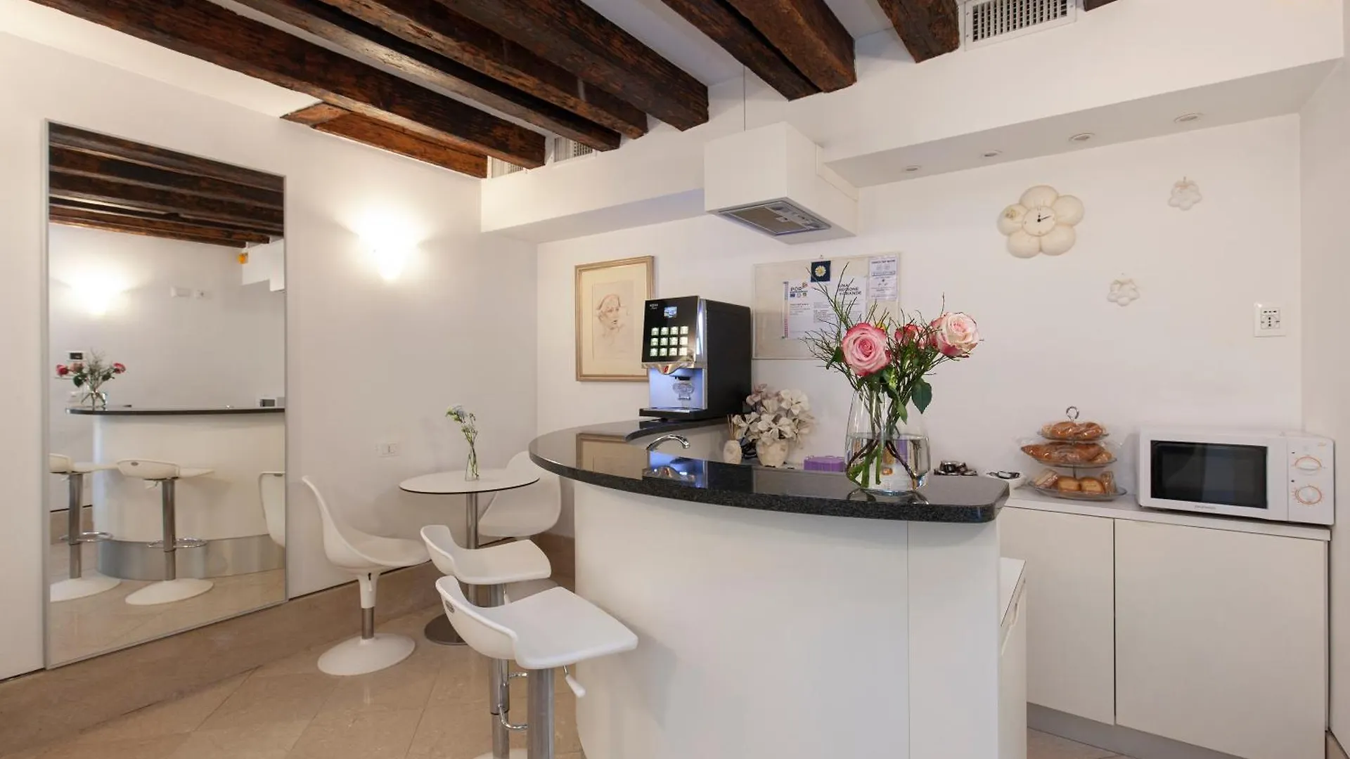 Santa Margherita Guest House Венеция